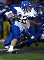 Chase Eakes runs against Lipscomb