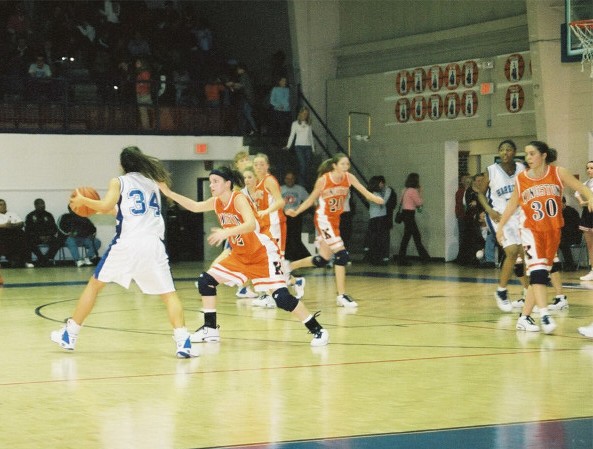 Kingston Stephany Pugh guarding Harriman Stephany Hedgecloth.