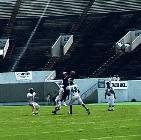 RHS- #16 Keon Morning makes the catch in a crowd