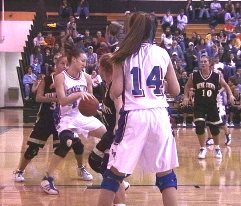 Sara Powell #14 gets the ball inside to Rachel Meek