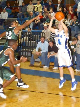 Billy Ledbetter shoots a three-pointer.