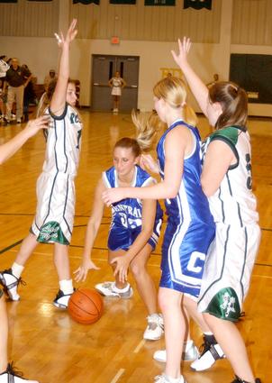 Wartburg's Megan Wininger drives tha lane.