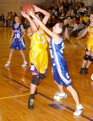 Amber Jeffers plays D on Jennifer Smith.