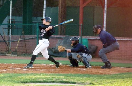 N. Paisley hits during tourney