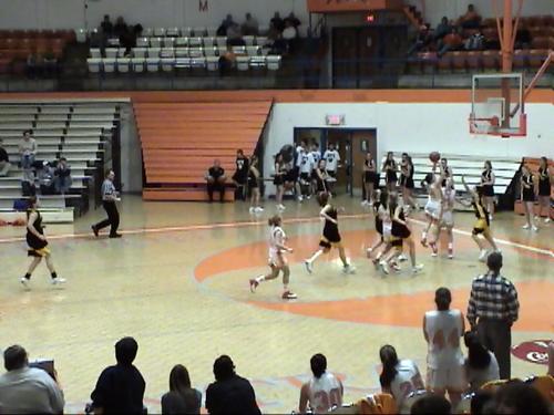 #14 AUDREY THOMAS SCORES THE FINAL BASKET RIGHT BEFORE THE BUZZER...