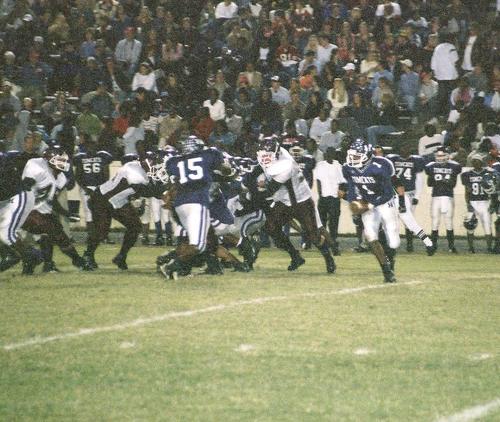 QB Craig Harris rolls out to pass