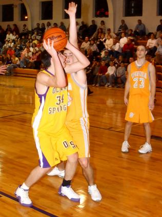 Sanie Gaylor looks to shoot.