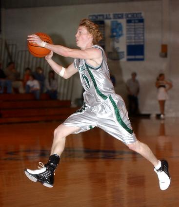 Rockwood's Billy Moffitt passes to a teammate on a fast break.