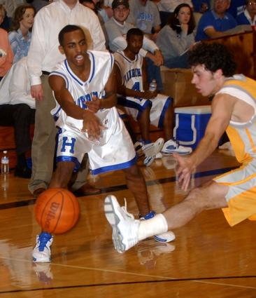 Harriman's Dominique Chatman makes a pass.