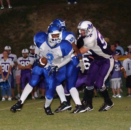 Harriman's Dominique Chatman takes a handoff on a reverse.