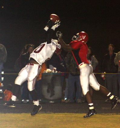 Buck Wakefield tries to make a leaping catch in the fourth quarter.