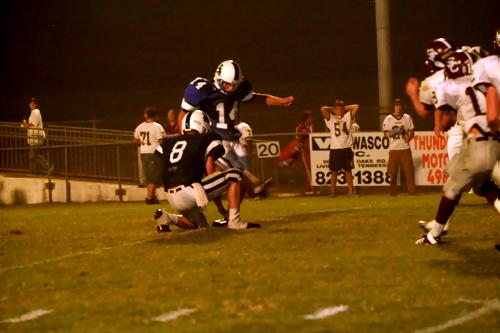 jonathan Mcgill kicking the extra point with wilson cates holding