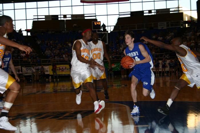 Cosby's Dexter Manning drives to the hoop