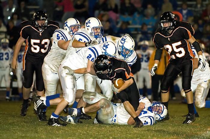 Cyclones Derek Carr #21 carries the ball