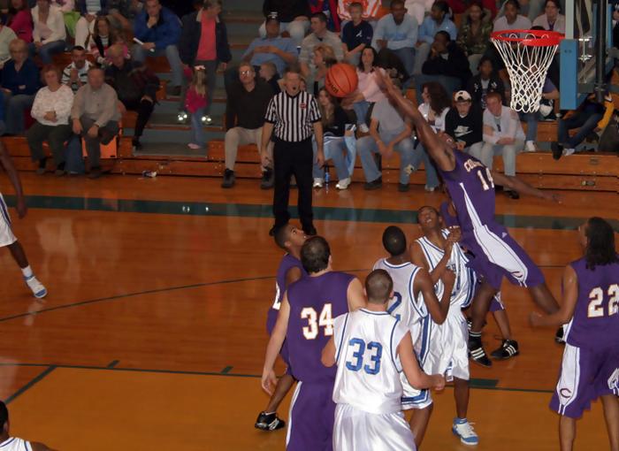 Justen Bullock reaches for the ball