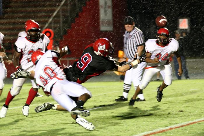 (9) Brent Hobbs can't hang on to the wet ball on 4th down