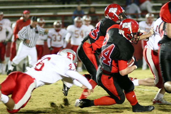 (24) Ryan Harris returns the kick