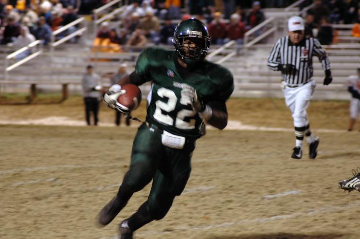 Eugene Brown rounds the corner.