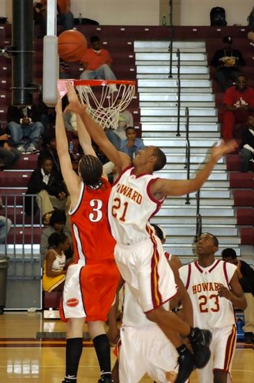Alex Wells doing a layup
