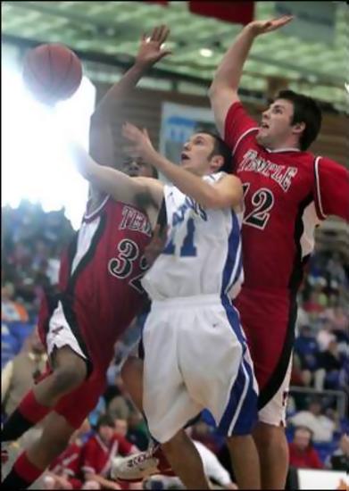 Temple's Brandon Andrews and Josh Smith on defense