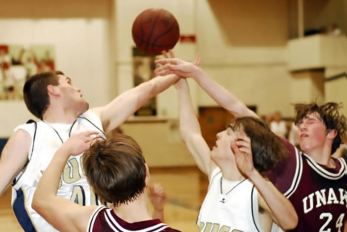 University Highýs Jonah Nickles, left, and Sean Collins, right, fight for a loose ball.