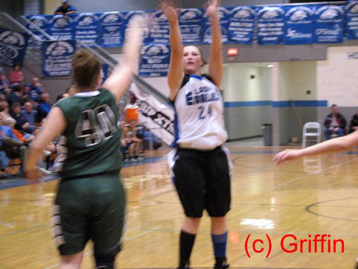 Lindsey Hall shoots a lay-up