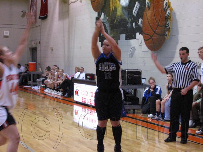 Kalsea Mantooth shoots from three-point range